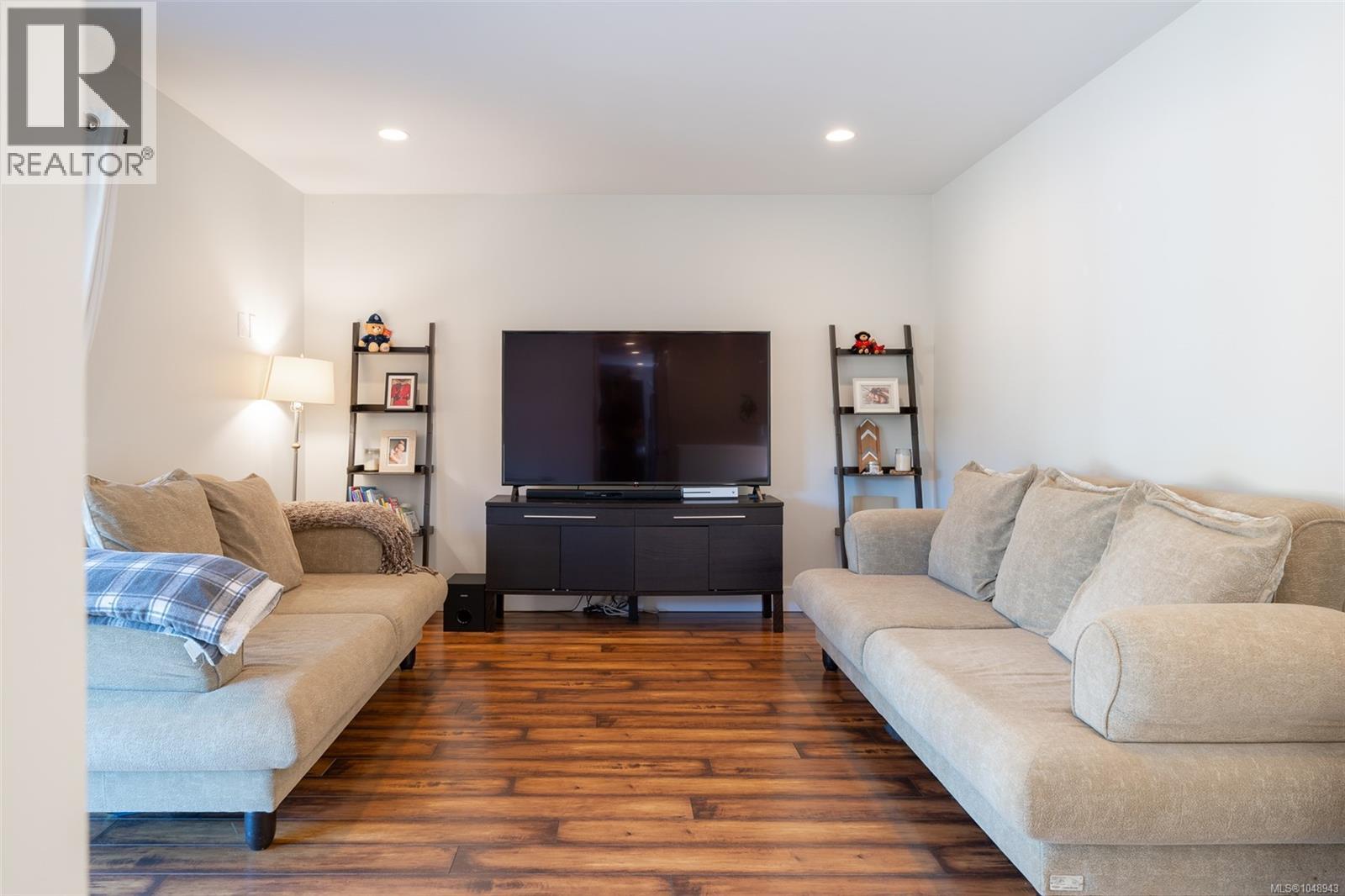 5585 Swallow Dr - Image 20