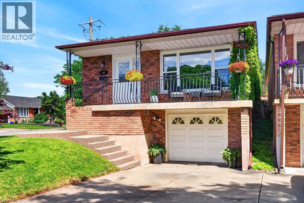 102 BIRCHLAWN Drive - 1