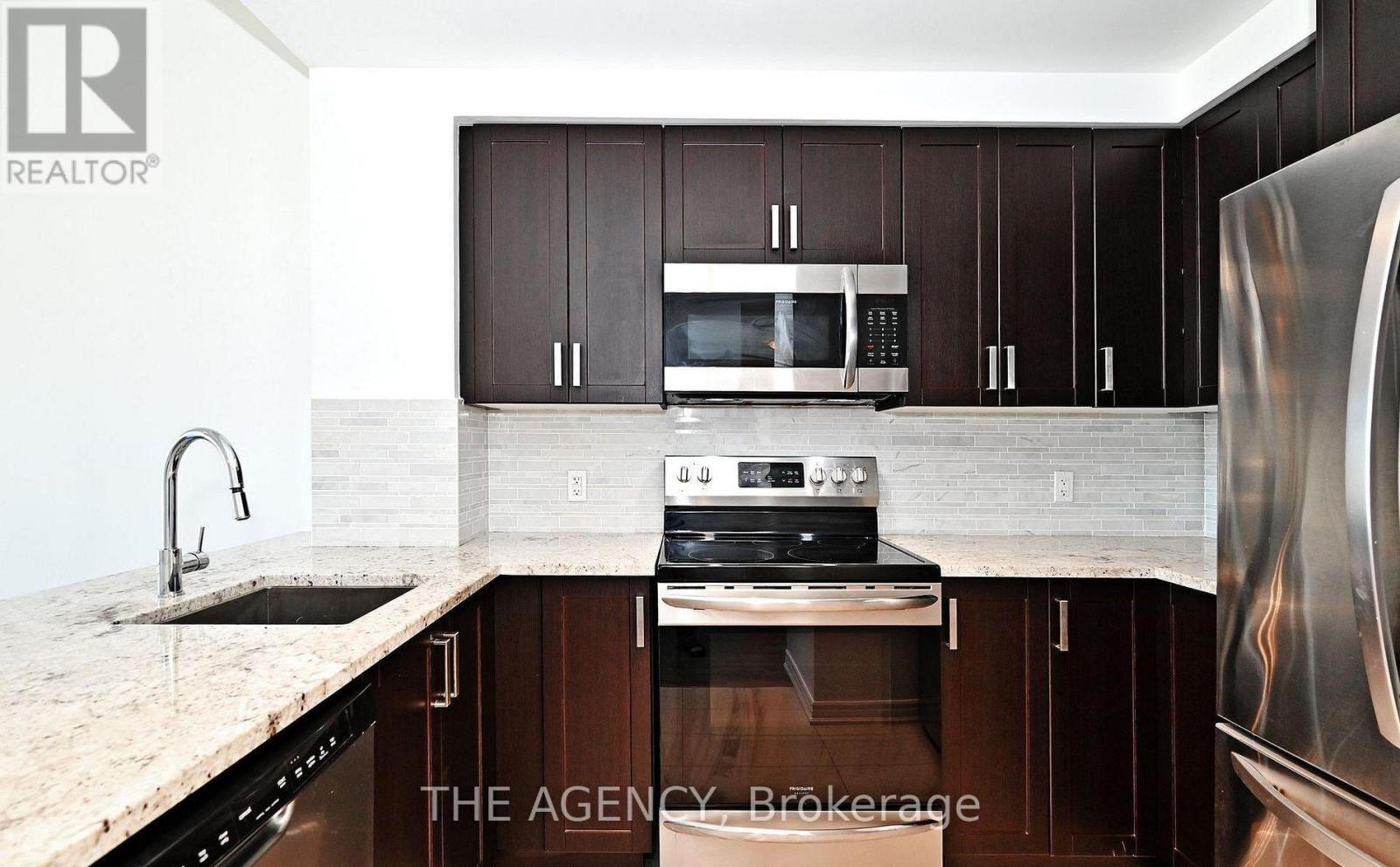 #809 11611 YONGE STREET - 13