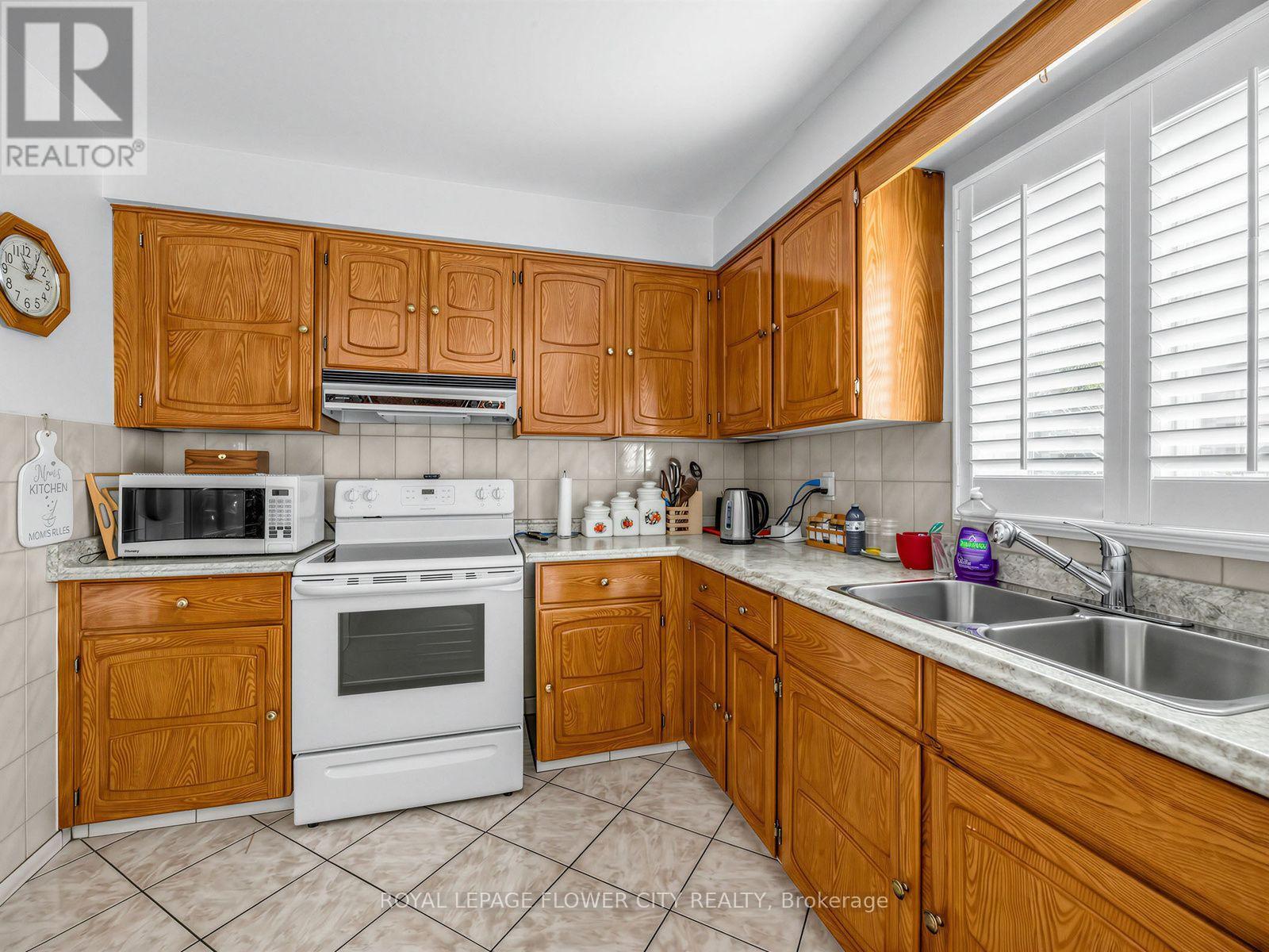 247 VODDEN STREET W - 13