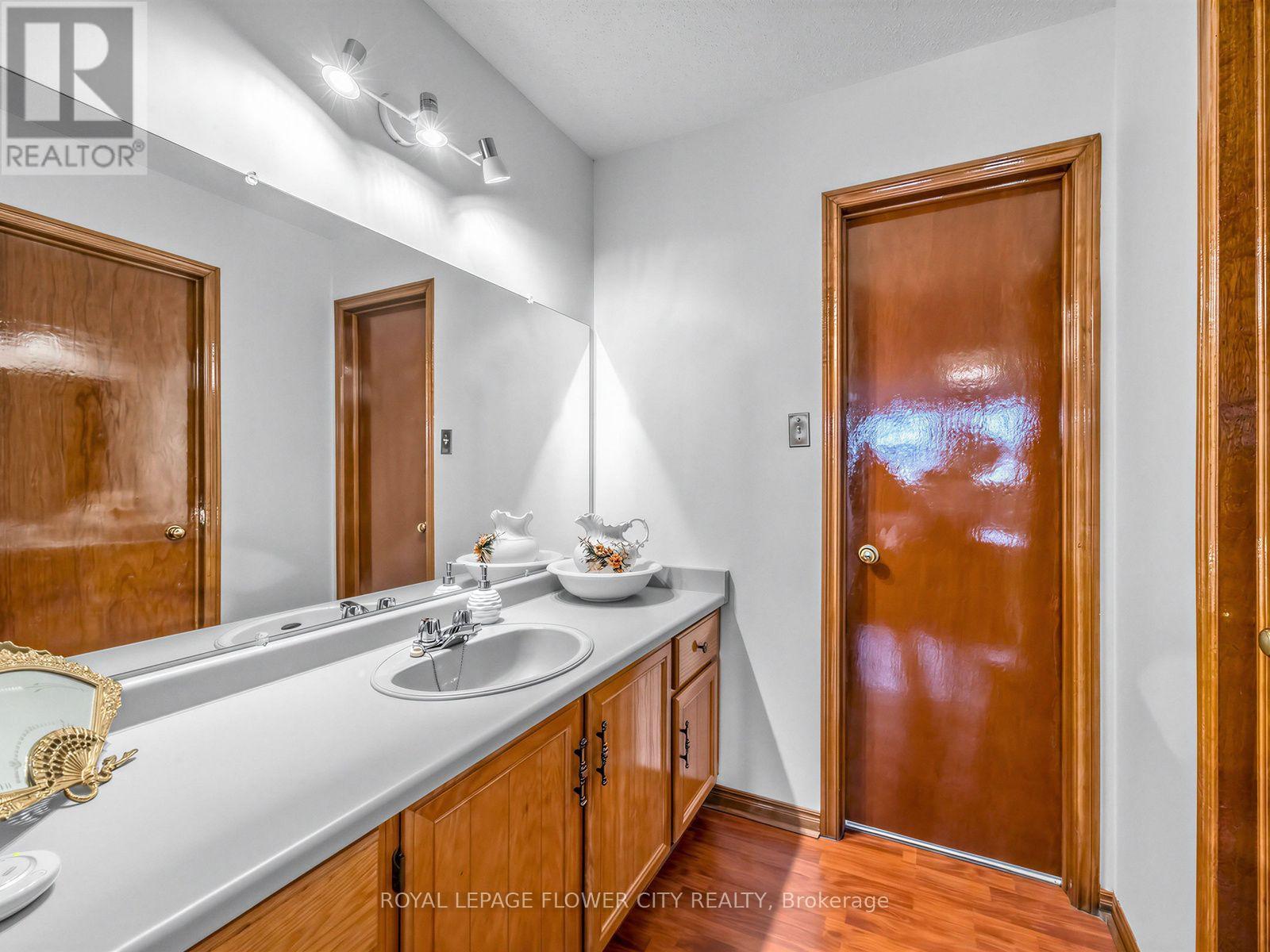 247 VODDEN STREET W - Image 24