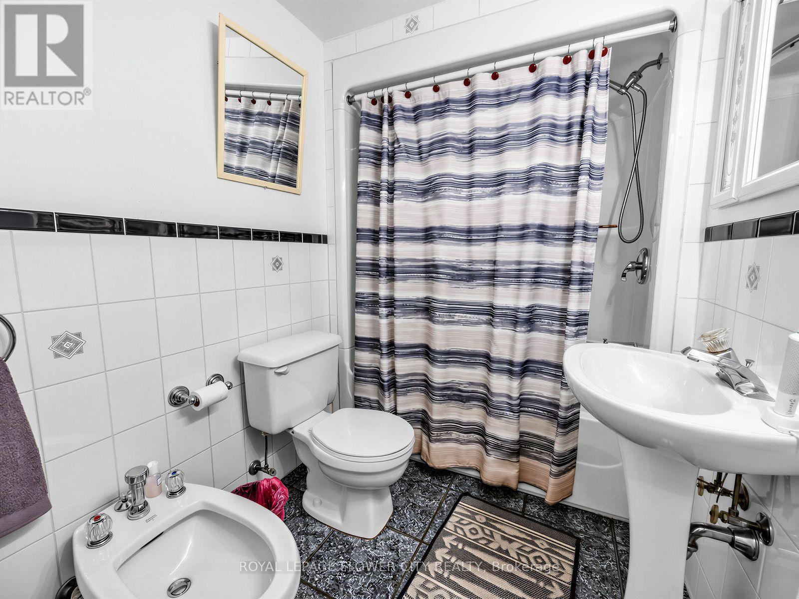 247 VODDEN STREET W - Image 32