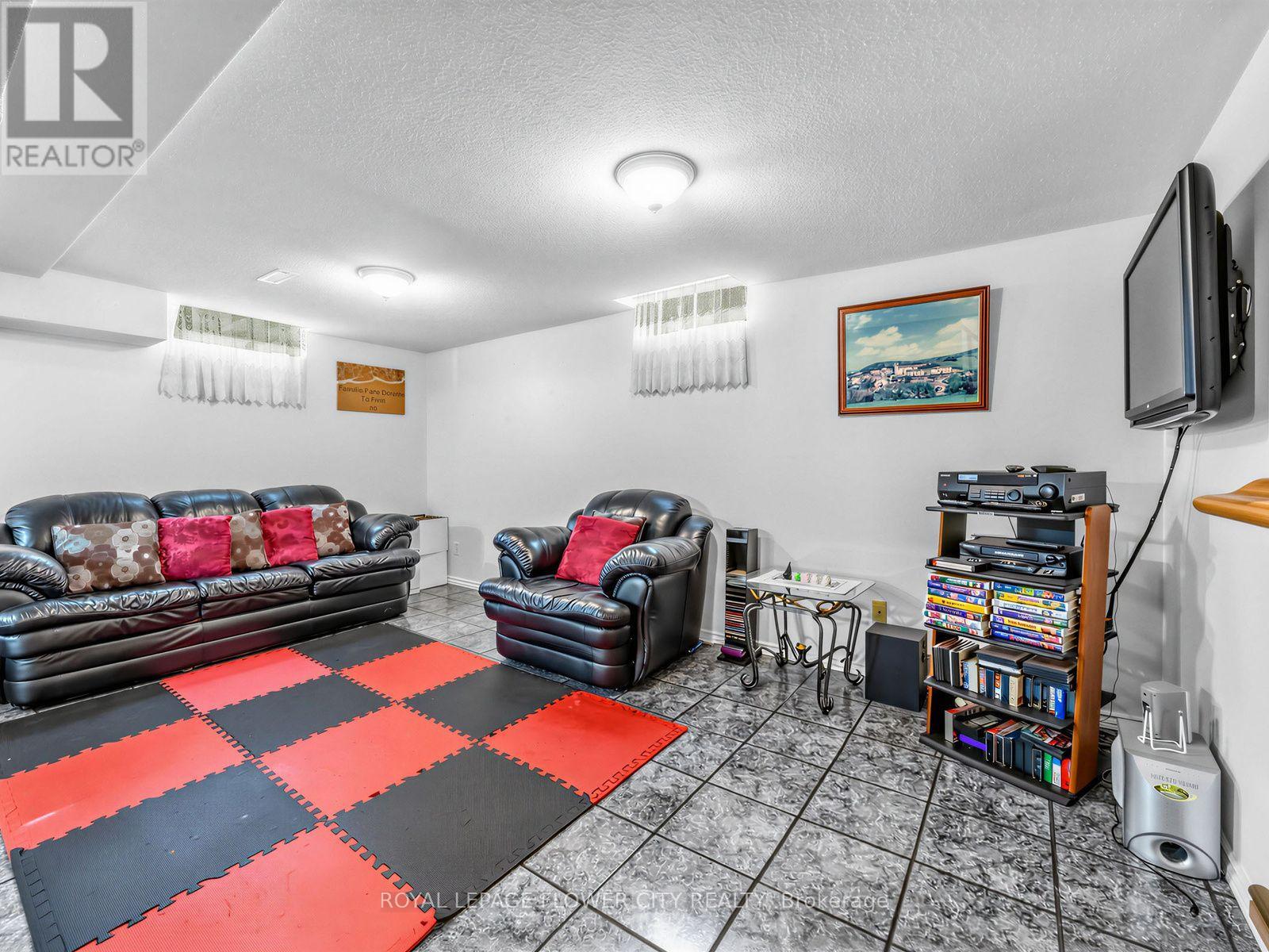 247 VODDEN STREET W - 29