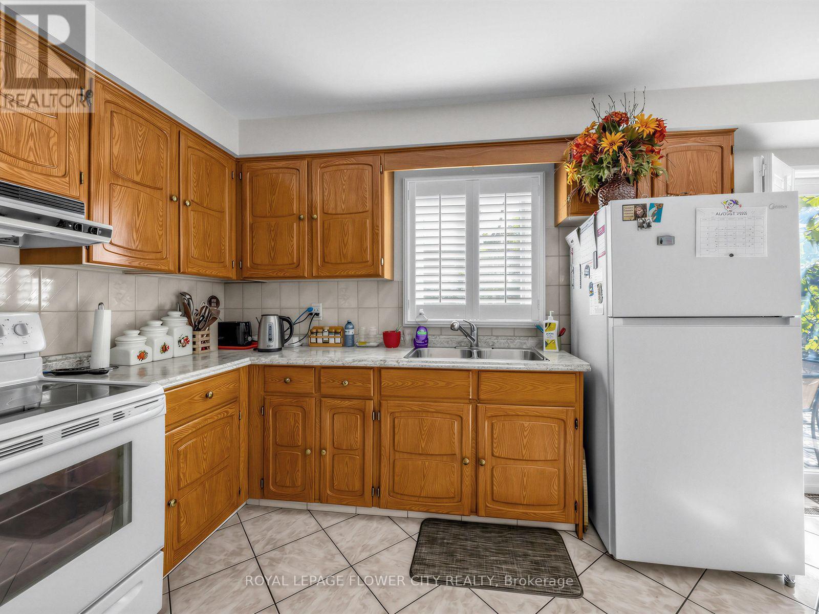 247 VODDEN STREET W - 12