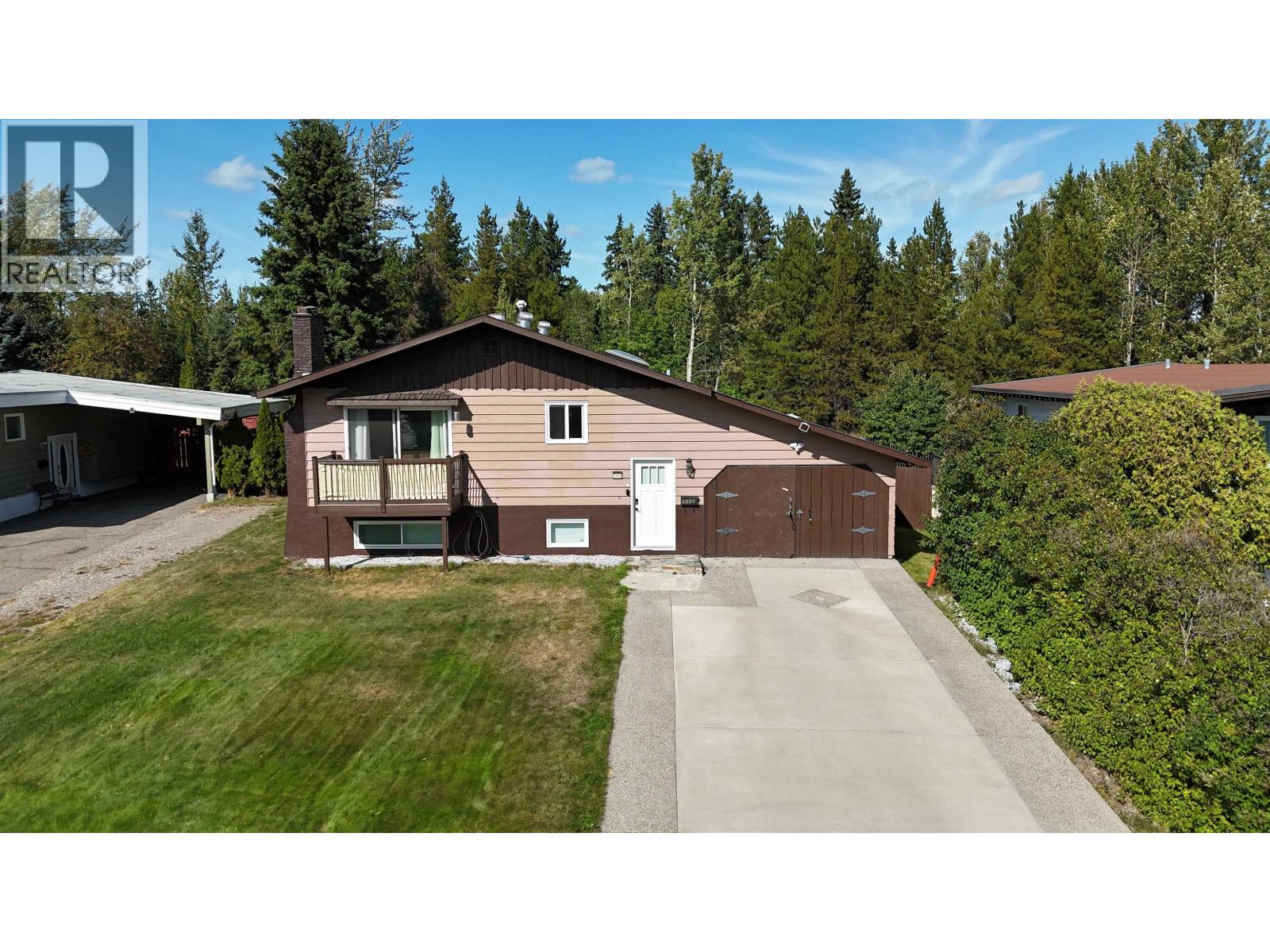 Kitchen of 2852 ALEXANDER CRESCENT · Prince George, BC