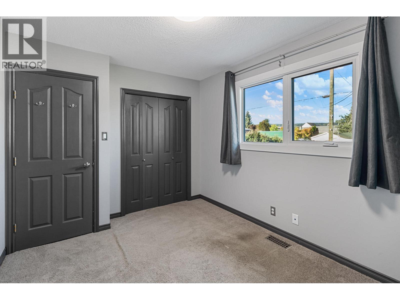 Photo 13 of 29 — 705 IRWIN STREET · Prince George, BC