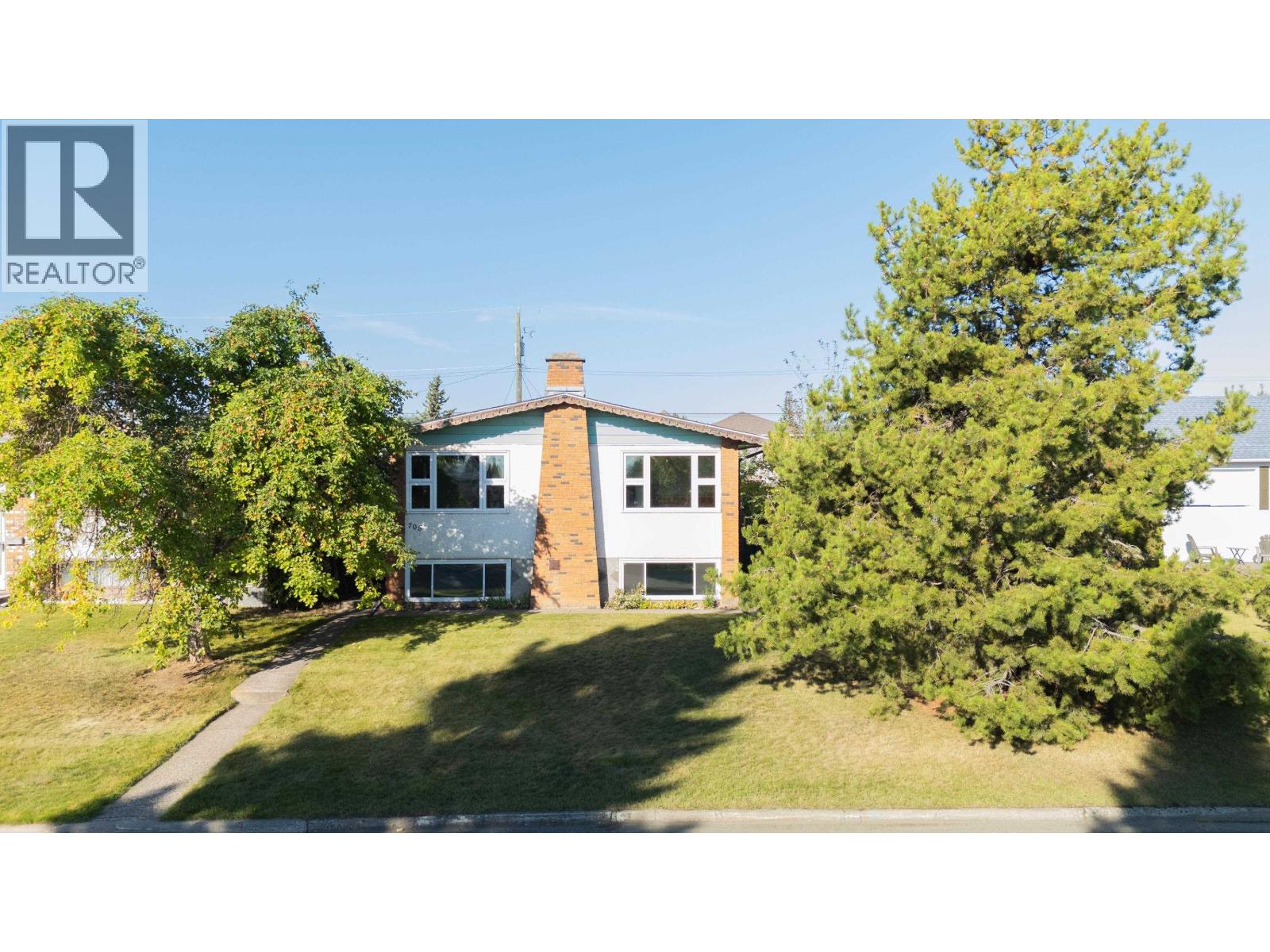 705 IRWIN STREET — $439,900