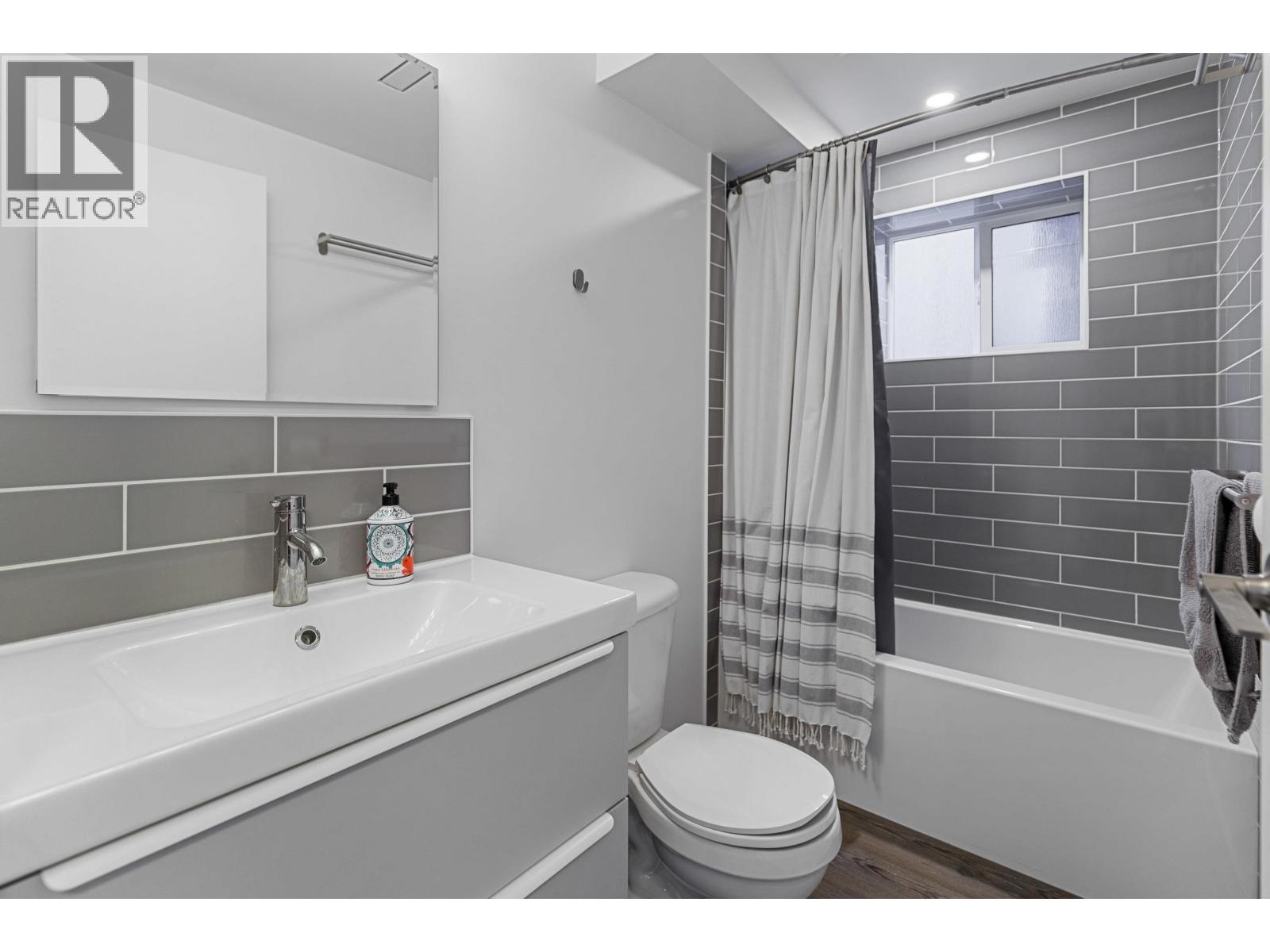 Photo 20 of 29 — 705 IRWIN STREET · Prince George, BC