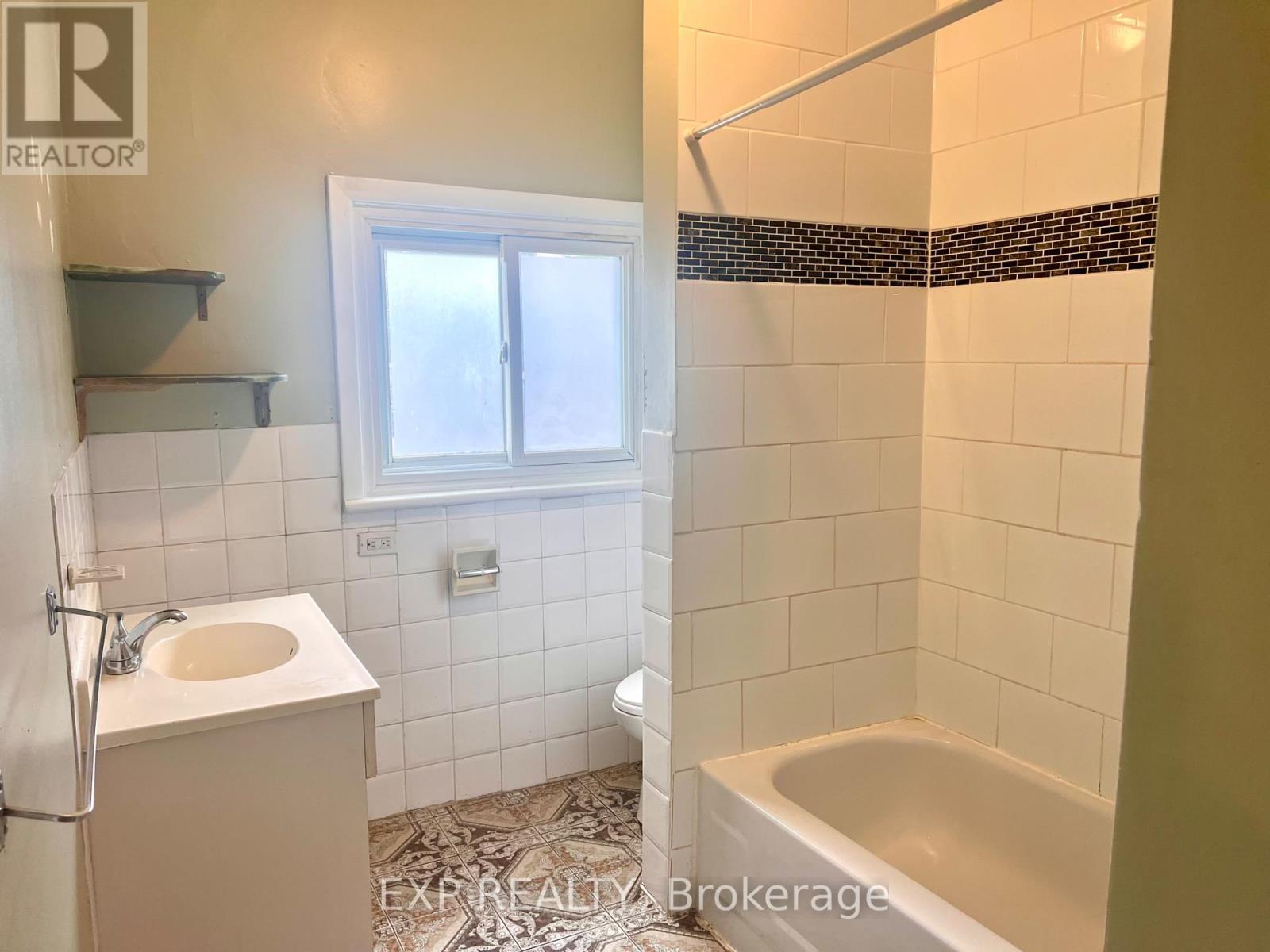 57 SPADINA AVENUE - 13