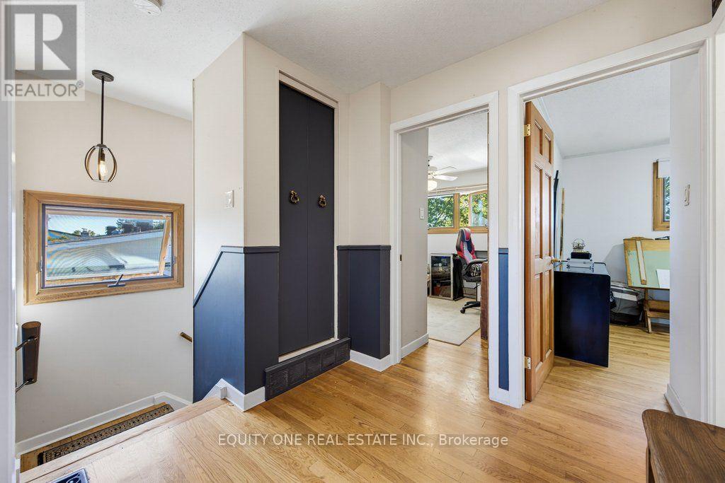 4 Bed, 2 Bath House for Sale in Ottawa – 45 SOUTHVIEW CRESCENT, Ottawa – MLS# X13759388 - Image 34