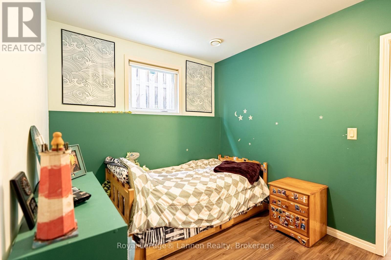 82 BRENT STREET - 23