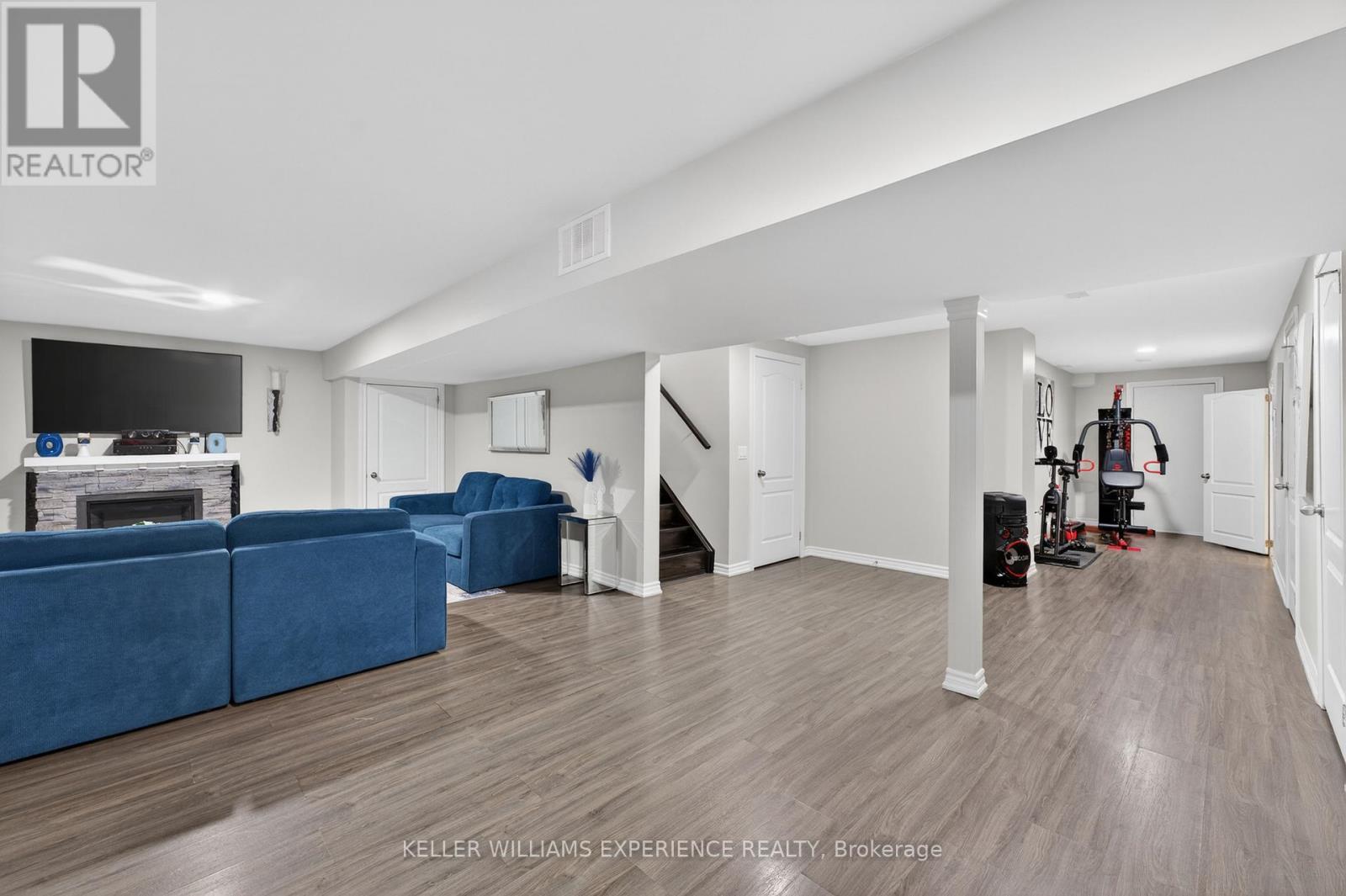 105 DECAROLIS CRESCENT - 33