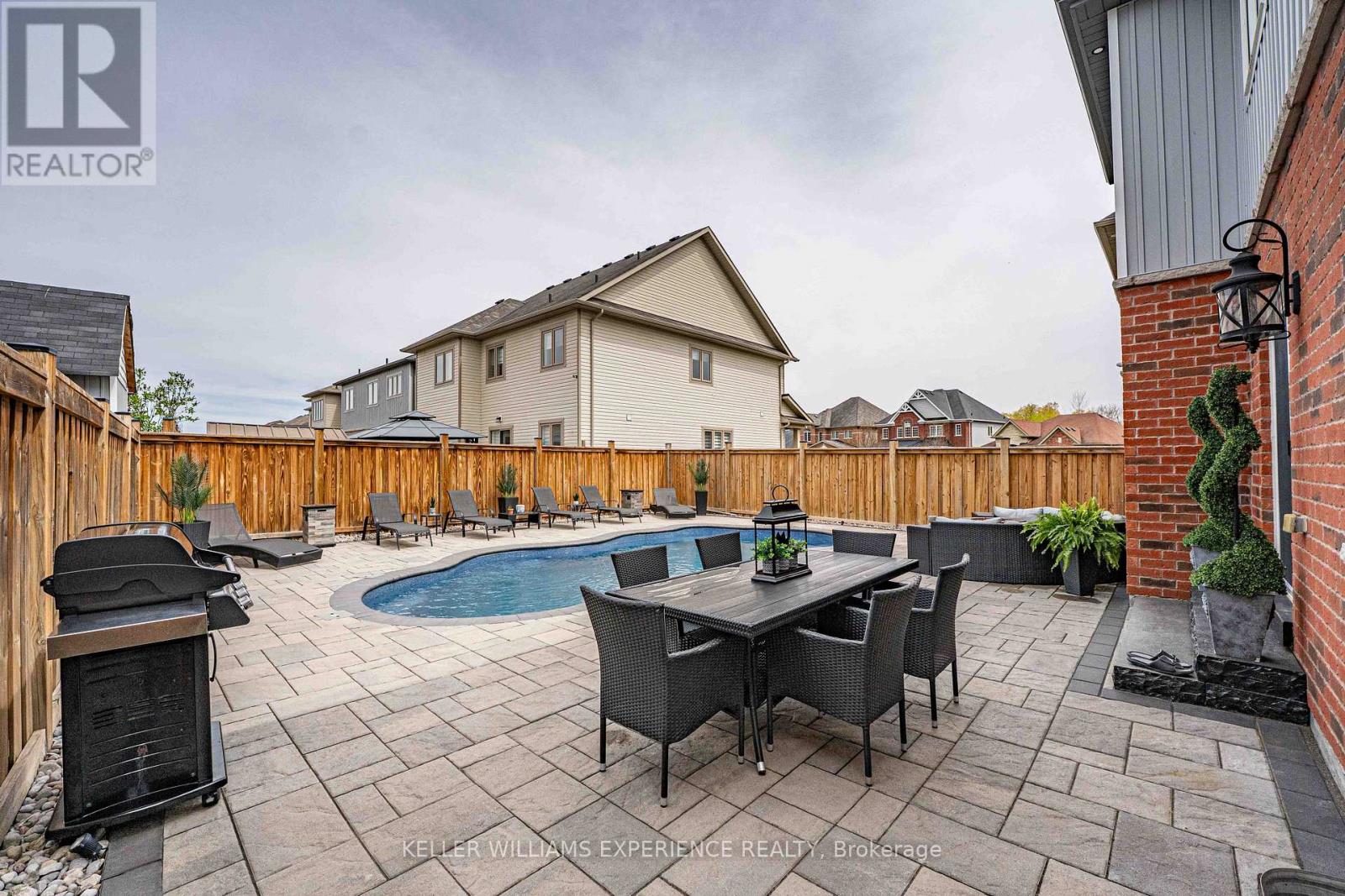 105 DECAROLIS CRESCENT - 35