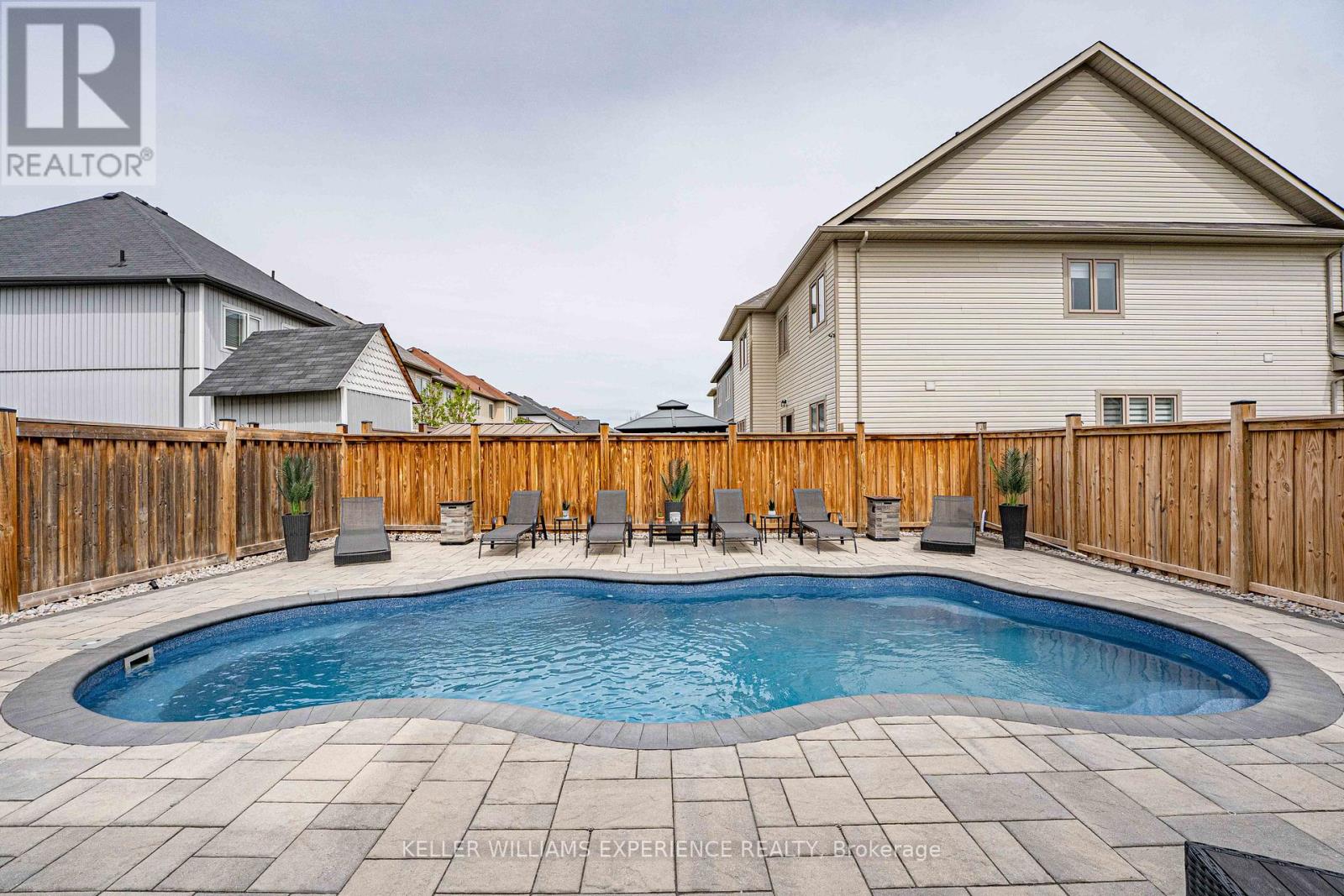 105 DECAROLIS CRESCENT - 36