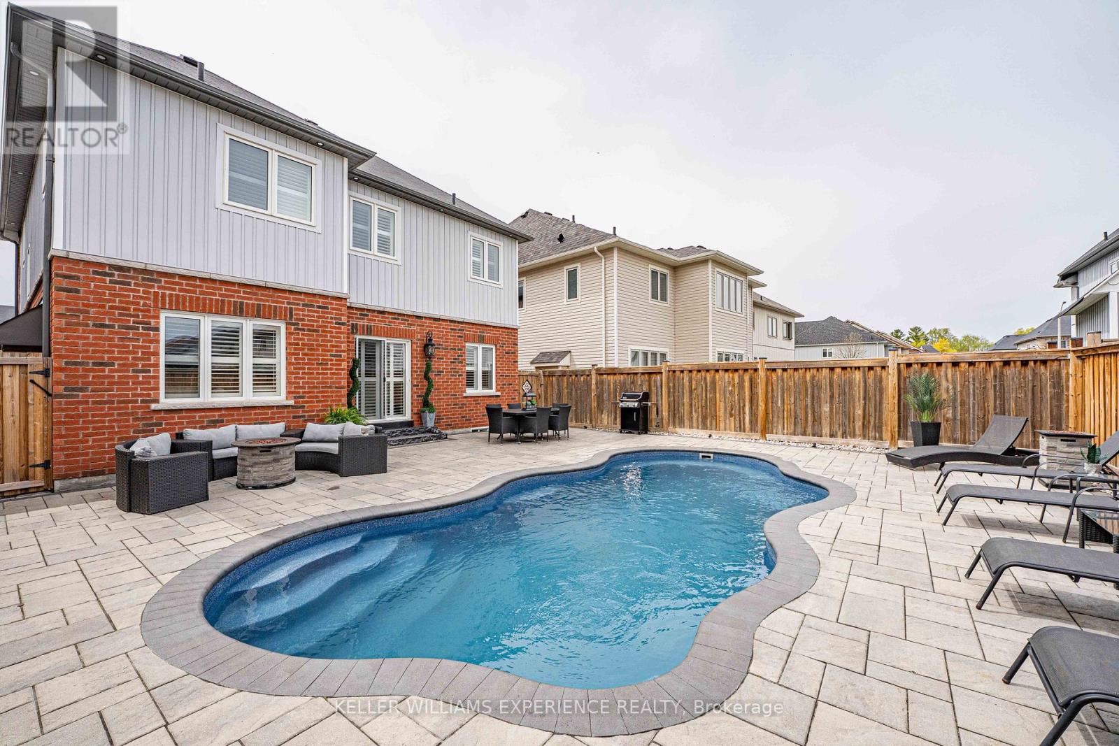105 DECAROLIS CRESCENT - 40