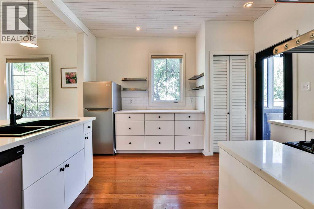 937 10 Street S - 10