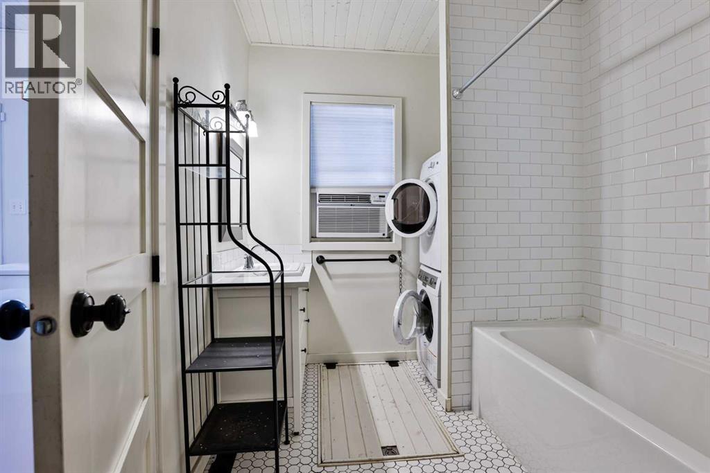 937 10 Street S - 12