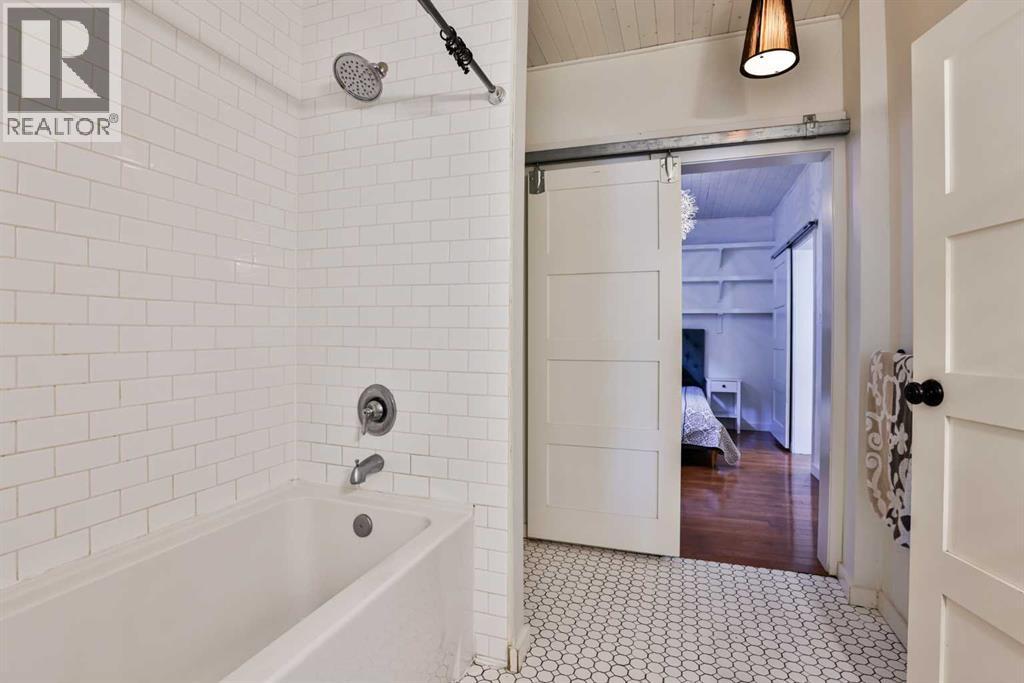 937 10 Street S - 13