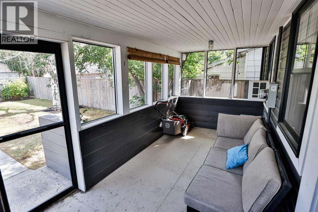 937 10 Street S - 15