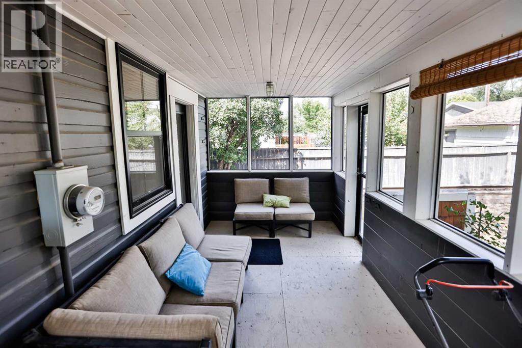 937 10 Street S - 16