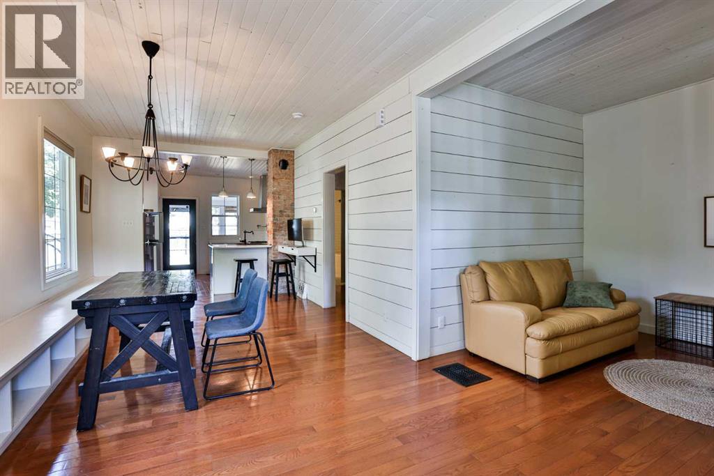 937 10 Street S - 3