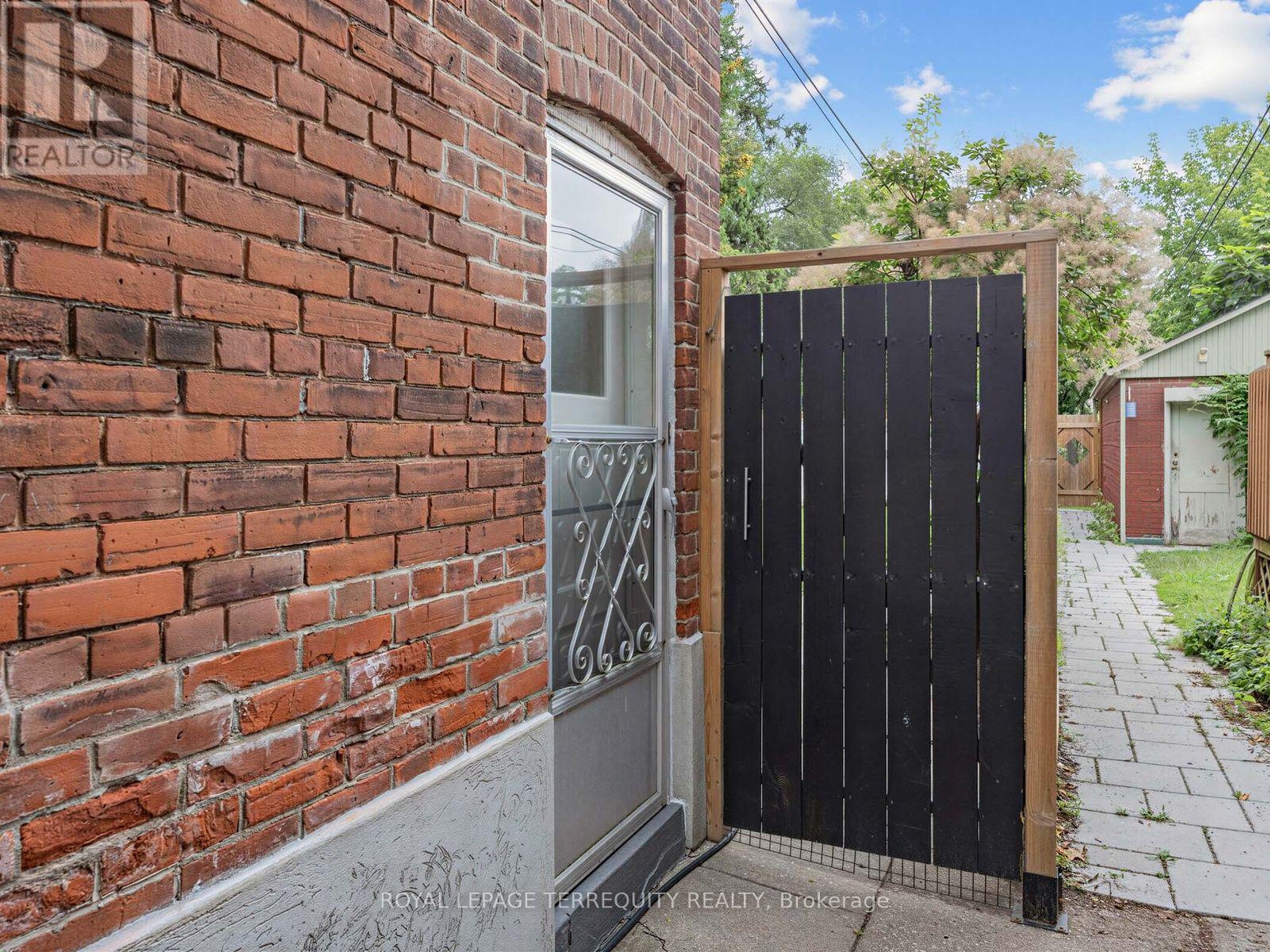 22 MONTYE AVENUE - 30