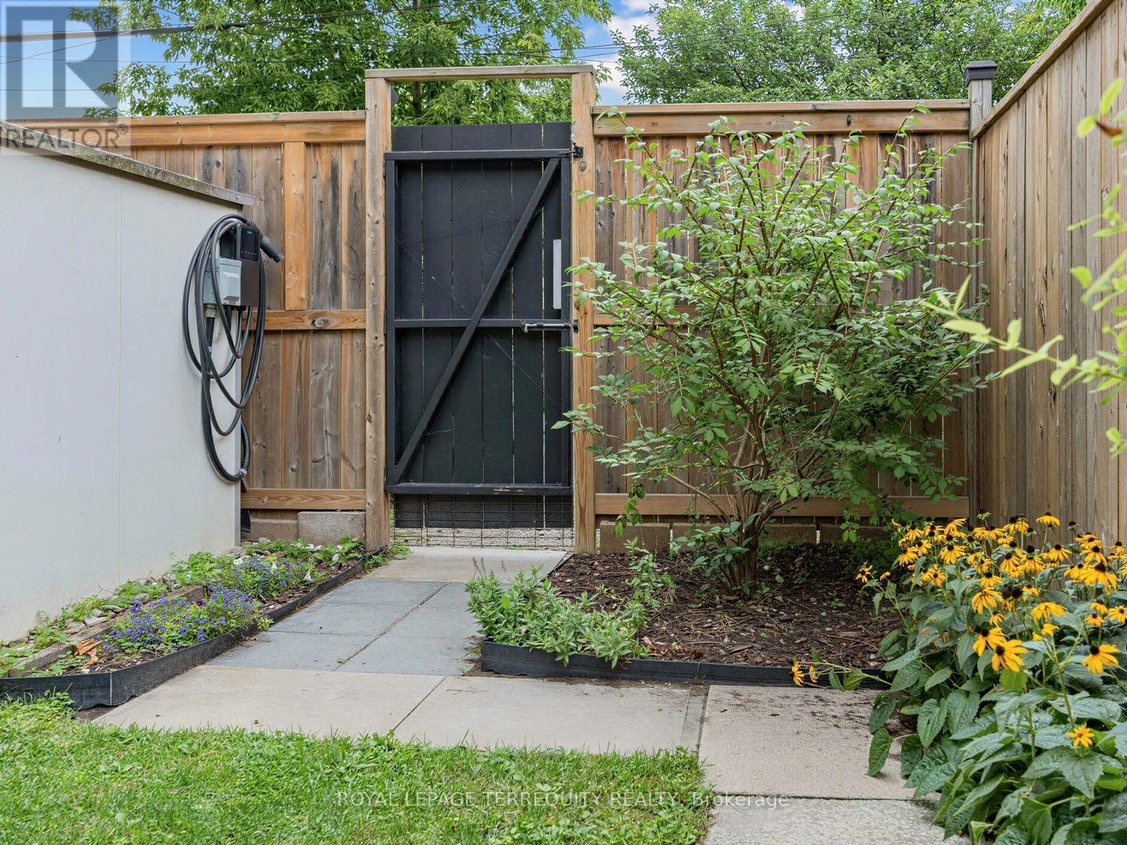 22 MONTYE AVENUE - 33