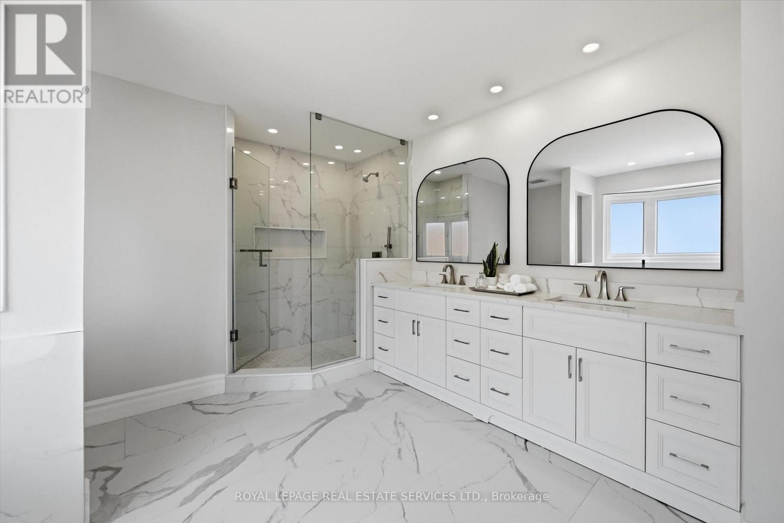 1170 GILES GATE - Image 29