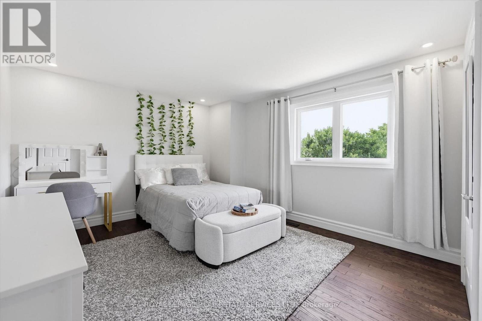 1170 GILES GATE - Image 32