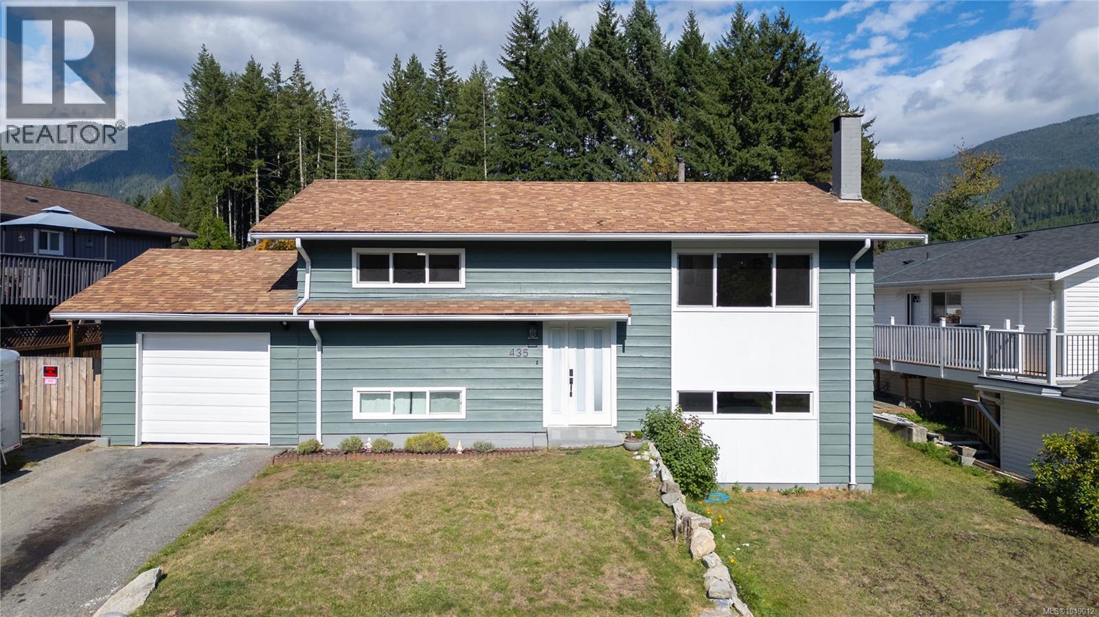 435 CEDAR Cres - 1