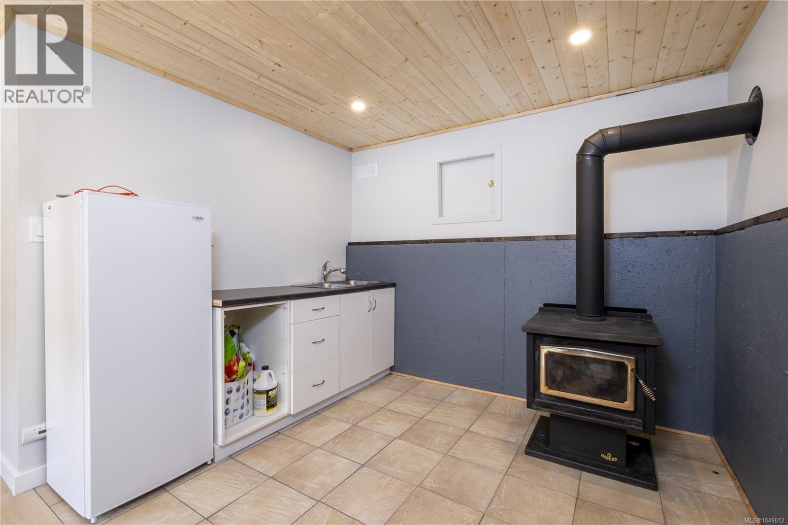 435 CEDAR Cres - 14