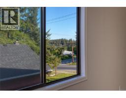 1389 Hastings St, Saanich, BC V8Z2W6 Photo 25
