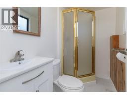 1389 Hastings St, Saanich, BC V8Z2W6 Photo 32