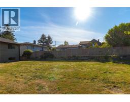 1389 Hastings St, Saanich, BC V8Z2W6 Photo 39