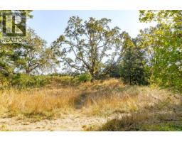 1389 Hastings St, Saanich, BC V8Z2W6 Photo 44