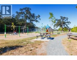 1389 Hastings St, Saanich, BC V8Z2W6 Photo 46