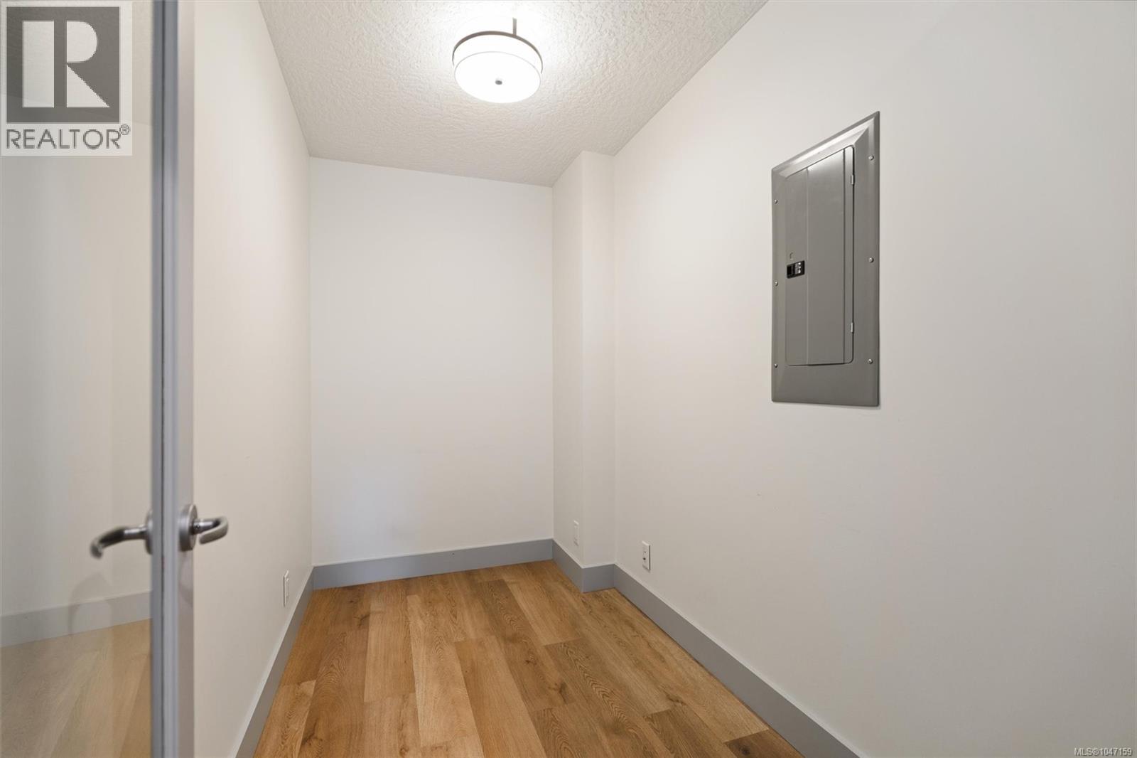#S305 737 Humboldt St - 20