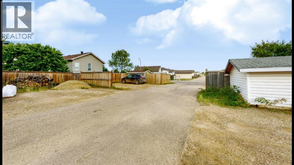 225 Campbell Crescent - Image 41