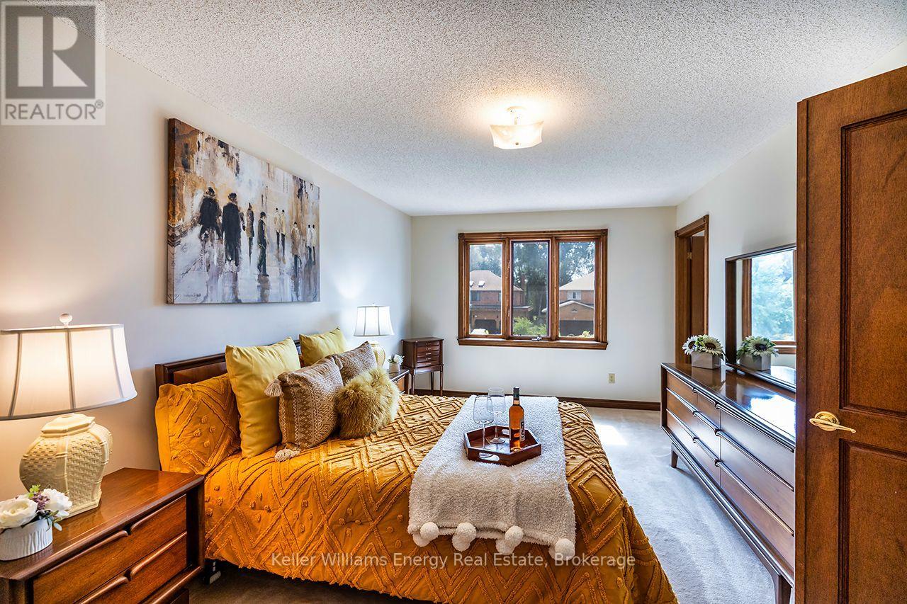 75 WAVERLY STREET N - Image 28