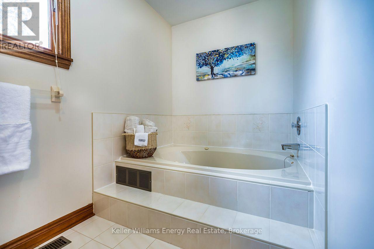 75 WAVERLY STREET N - Image 32