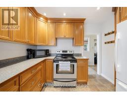 Kitchen - 17 Burton Street, Belleville, ON K8P1E5 Photo 7