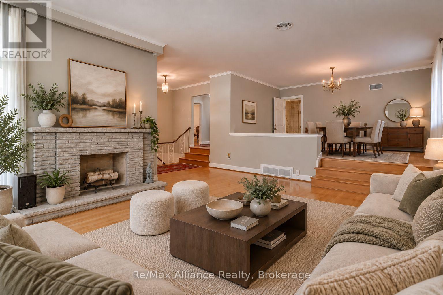 410 THE KINGSWAY - 10