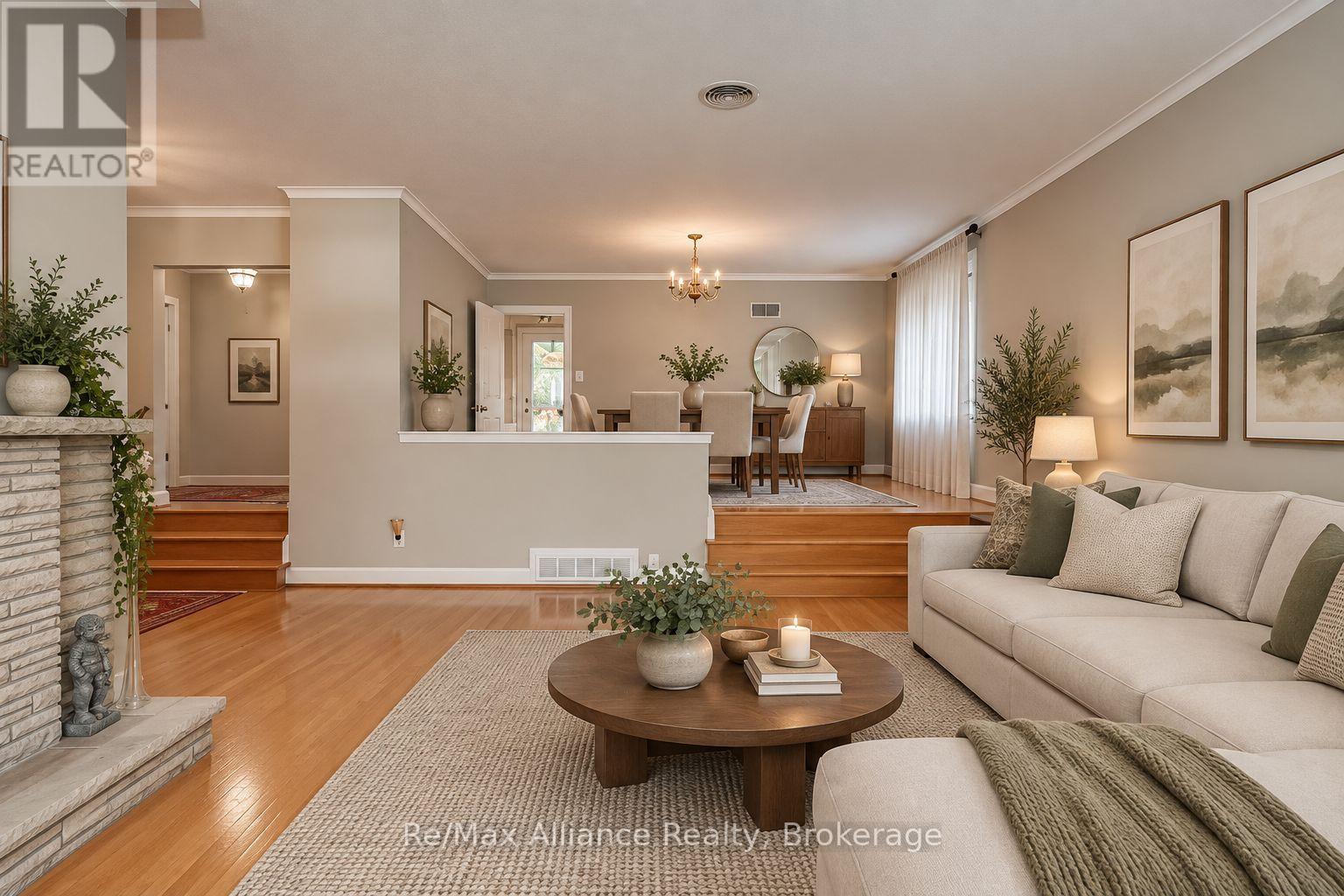410 THE KINGSWAY - 11