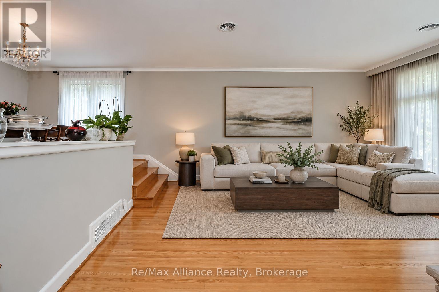 410 THE KINGSWAY - 6