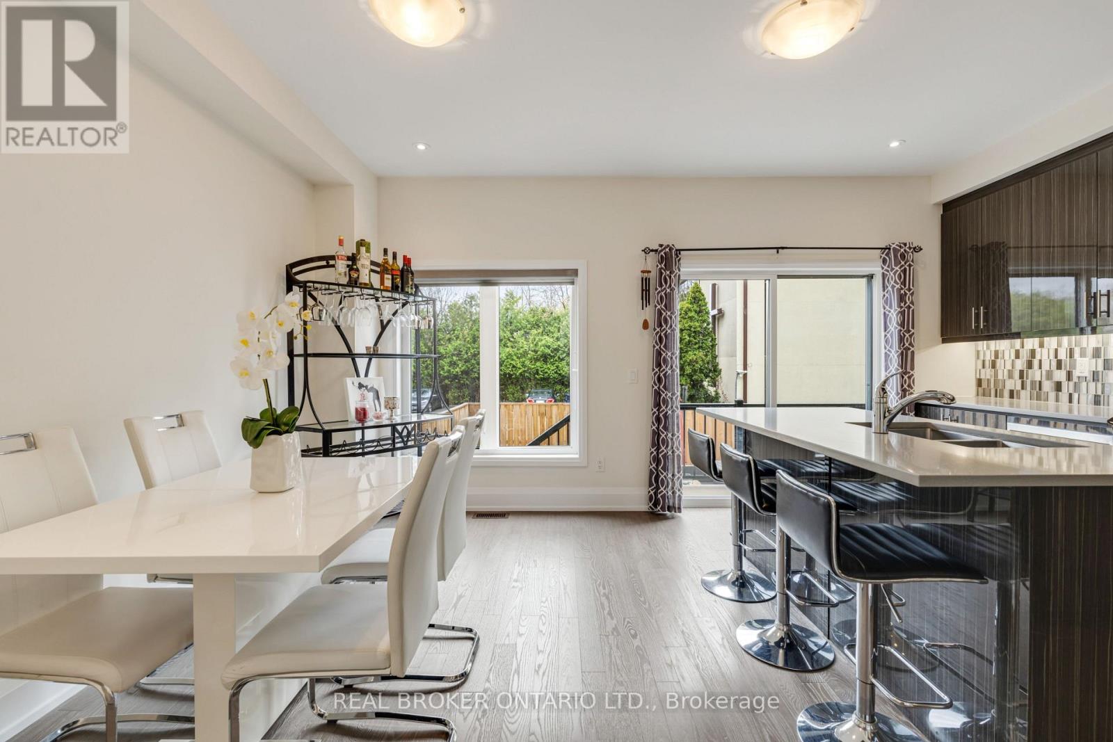 7 KENNETH WOOD CRESCENT - 10