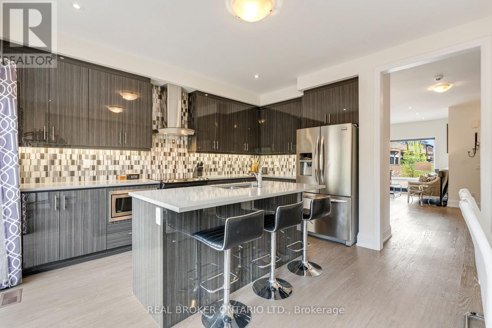 7 KENNETH WOOD CRESCENT - 12