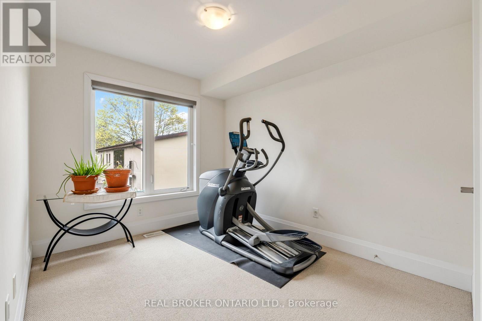 7 KENNETH WOOD CRESCENT - 21