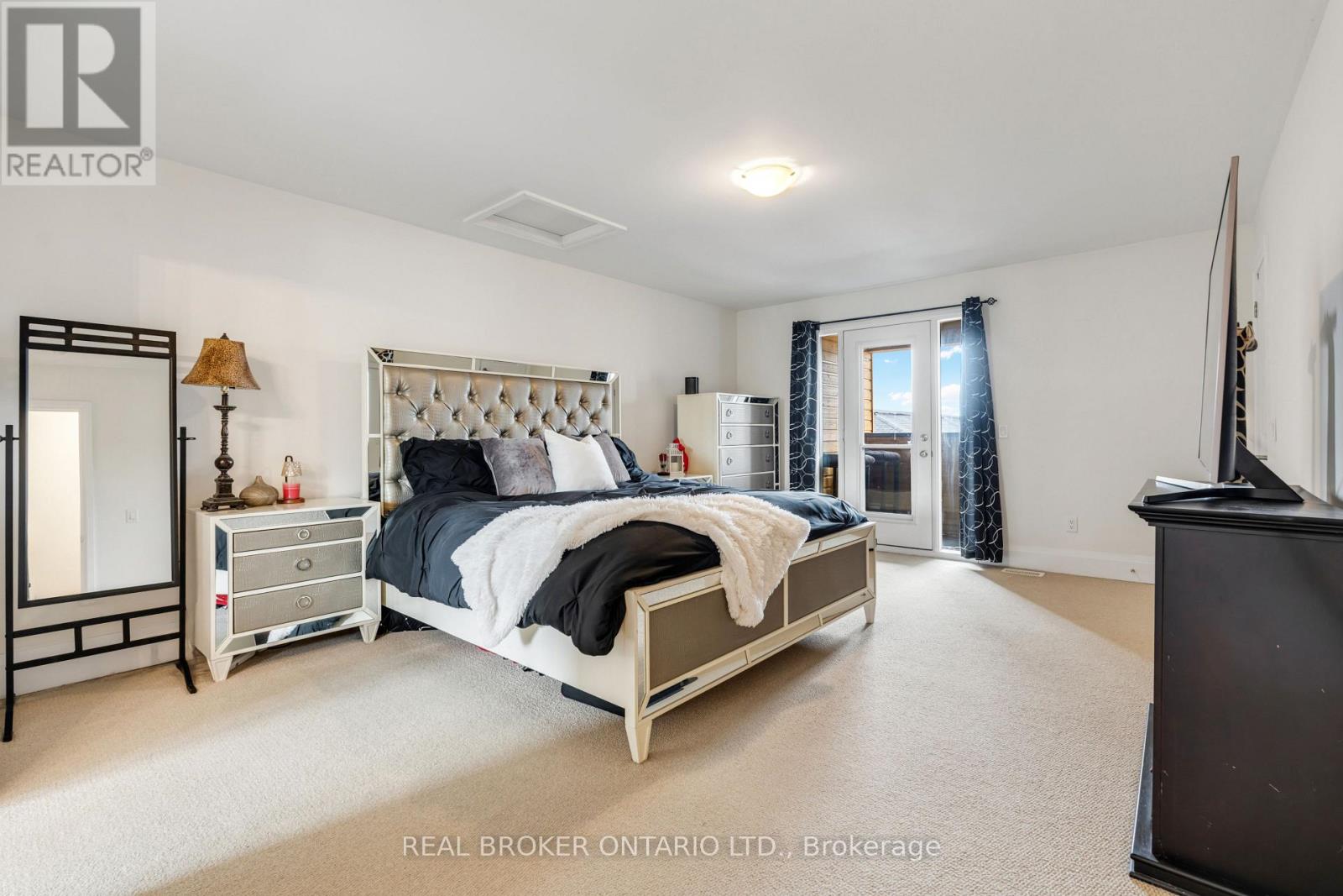 7 KENNETH WOOD CRESCENT - 28