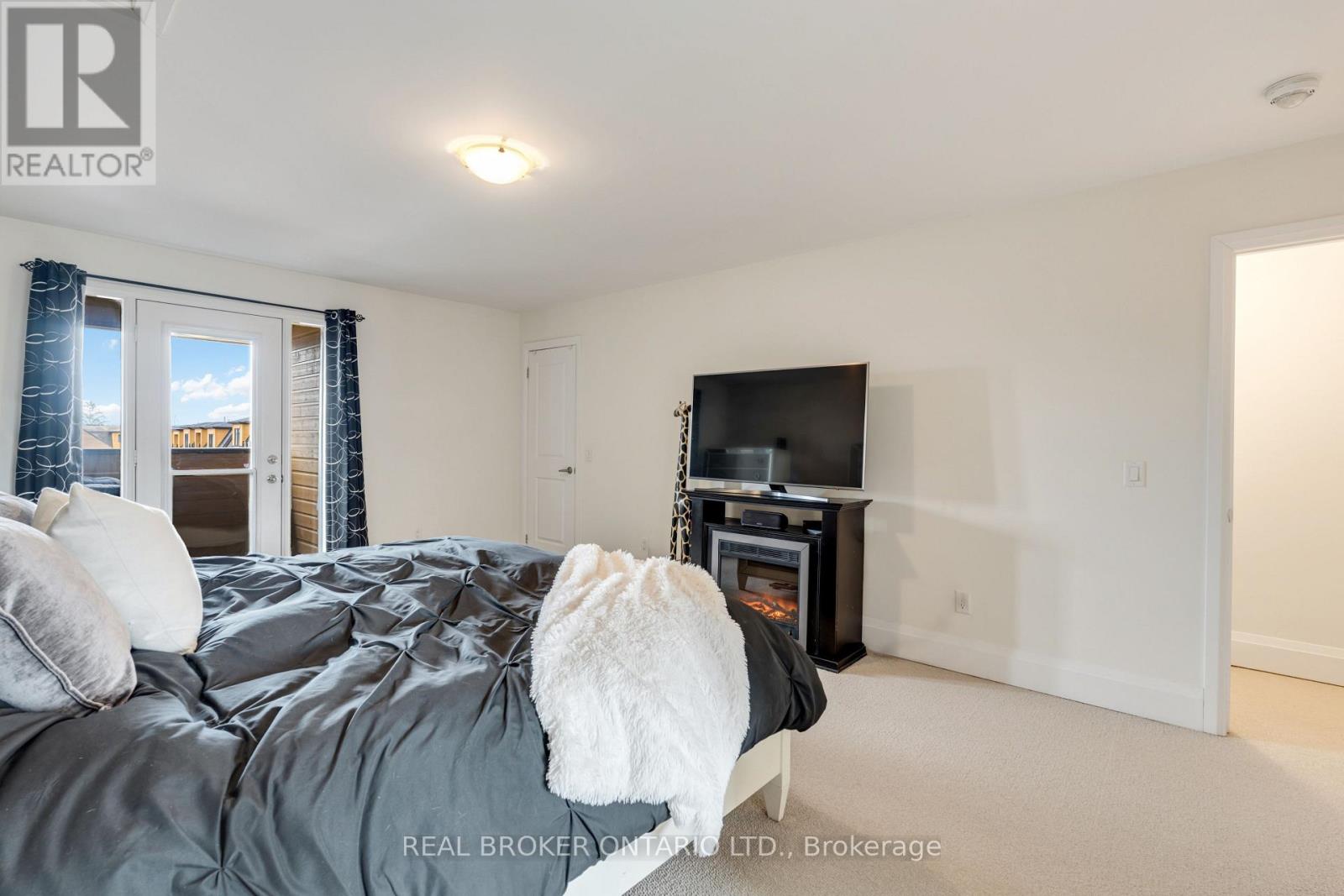 7 KENNETH WOOD CRESCENT - 29
