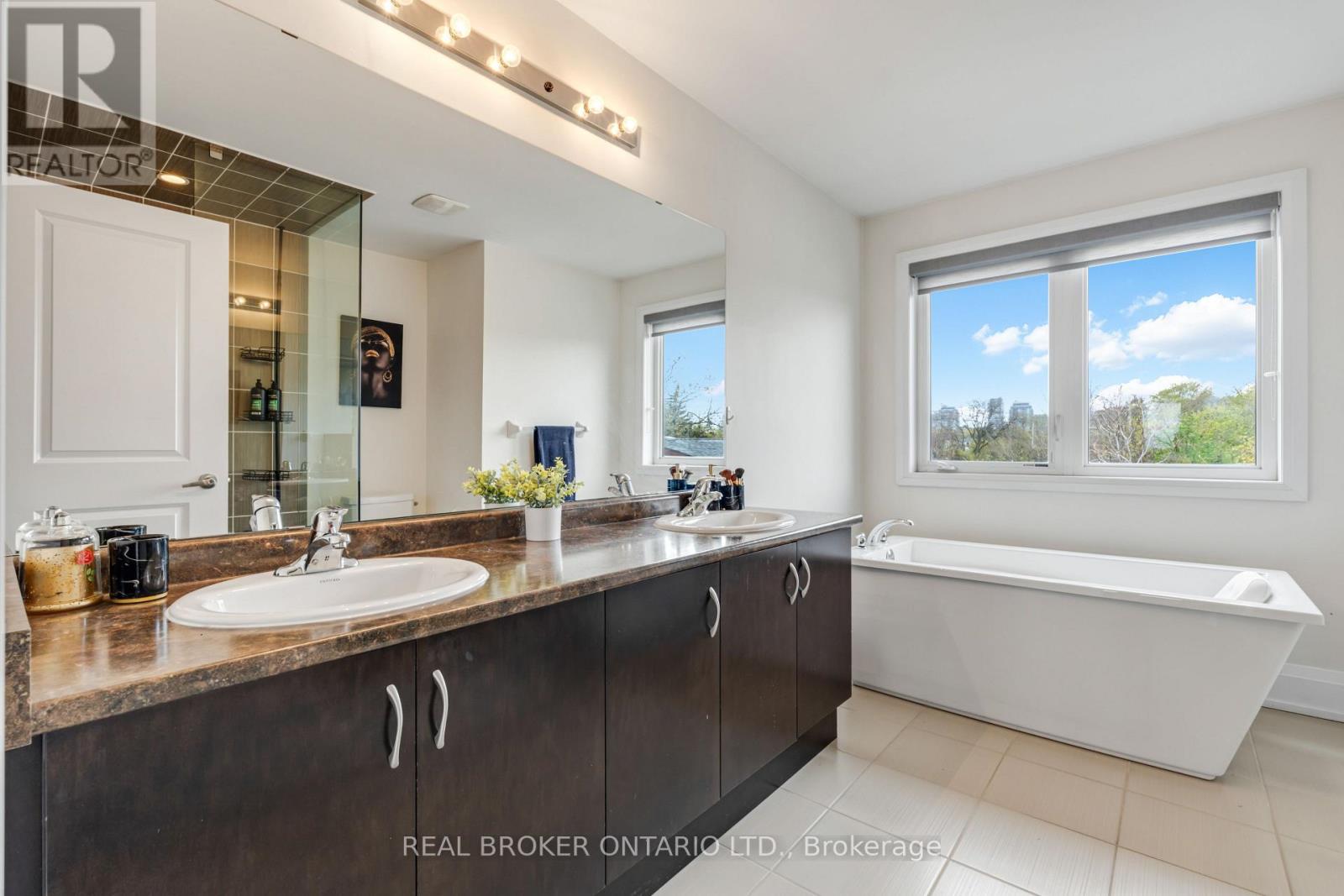 7 KENNETH WOOD CRESCENT - 33
